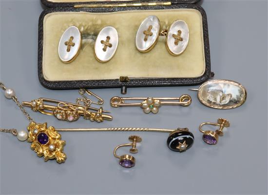 Mixed Victorian and later jewellery including stick pins, brooches and pair of cufflinks.